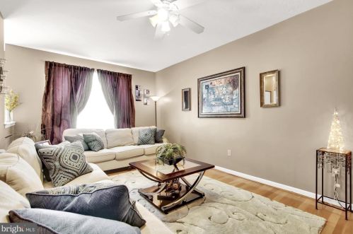 380 Mesa Ln, York, PA 17408-6294