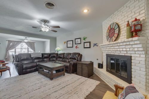 1954 Shelman Trl, Fort Worth, TX 76112-5243