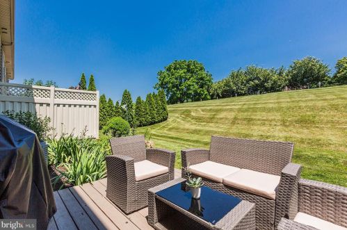 673 Royal Vw Dr, Lancaster PA  17601-2873 exterior