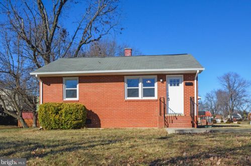 1811 Howard Ave, Fredericksburg, VA 22401-7242