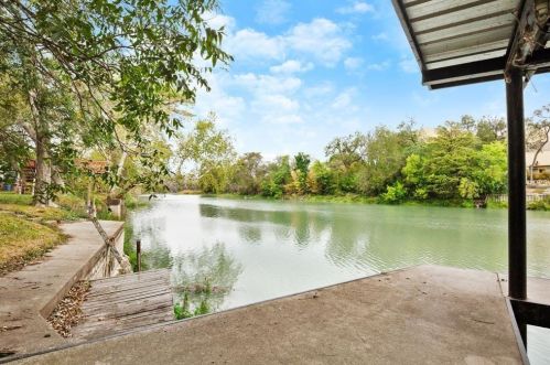 120 Erskine Fry, Seguin TX 78155 exterior