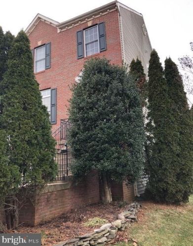 14457 Fowlers Mill Dr, Gainesville VA  20155-3811 exterior