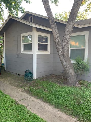 501 Bowie St, Ezzell, TX 77964-2405