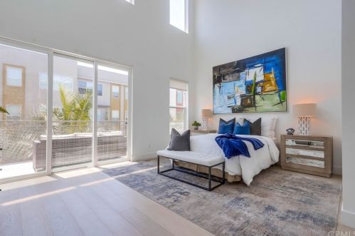 262 Rockefeller, Irvine CA  92612-8113 exterior