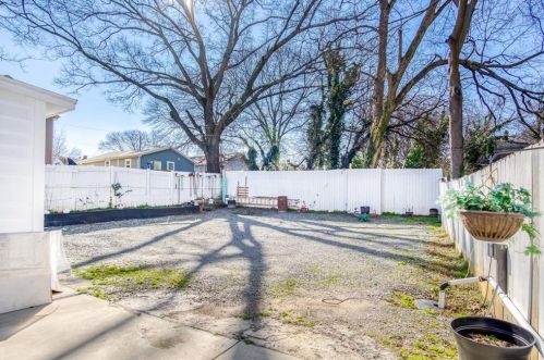 964 Mayson Turner Rd, Atlanta GA  30314-2852 exterior