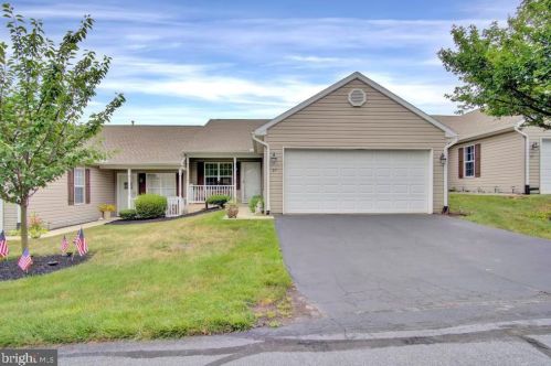 87 Hagarman Dr, York, PA 17408-4551
