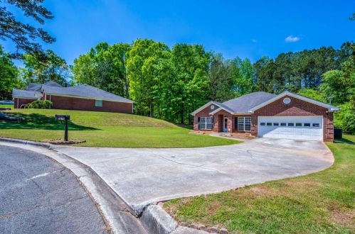5676 Hunters Chase Dr, Lithonia, GA 30038-1644
