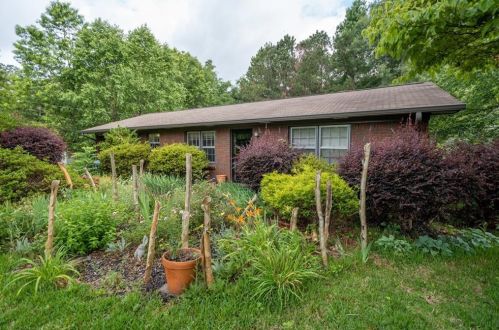 4051 Sharon Dr, Gainesville, GA 30507-8691