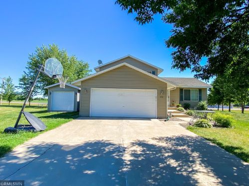 200 Dale Cir, Green Isle, MN 55338-2193