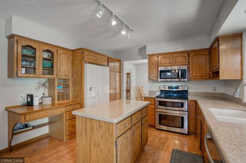 5869 Fernwood St, Saint Paul MN  55126-8405 exterior