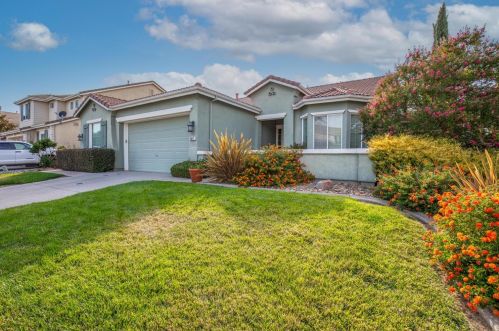 10072 Rhone River Dr, Elk Grove, CA 95624-4613