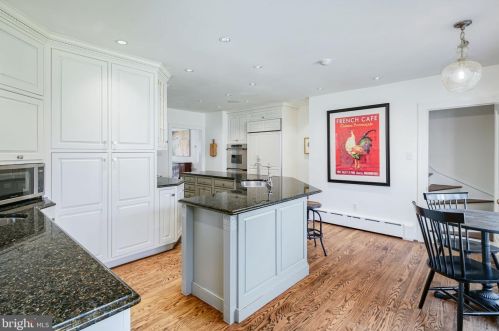 1023 Washington Ave, Tavistock NJ 08033-3605 exterior