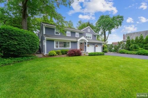 415 Red Birch Ct, Ridgewood, NJ 07450-1832