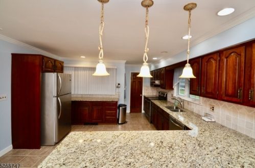 7 Sunnyhill Rd, Dover NJ  07801-3715 exterior