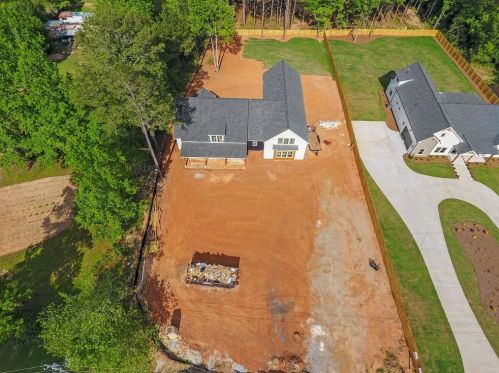 156 Pine Needle Dr, Dawsonville, GA 30534-9400