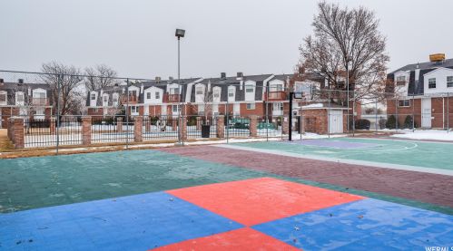 8272 Williamsburg Park Cir, Sandy UT 84070-0517 exterior