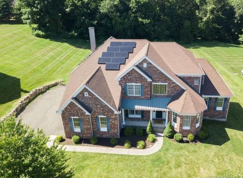 19 Sachem Dr, Huntington, CT 06484-1756