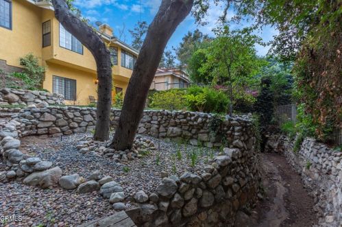 2036 Montecito Dr, Glendale CA  91208-1824 exterior