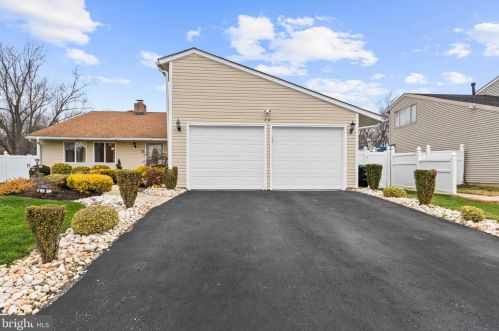 24 Ainsworth Ln, Erial, NJ 08081-1764
