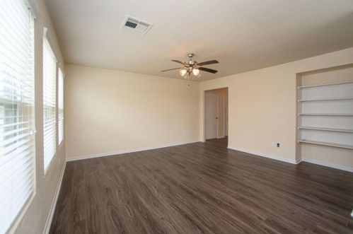 16738 Blue Jay Dr, Conroe TX  77385-7337 exterior