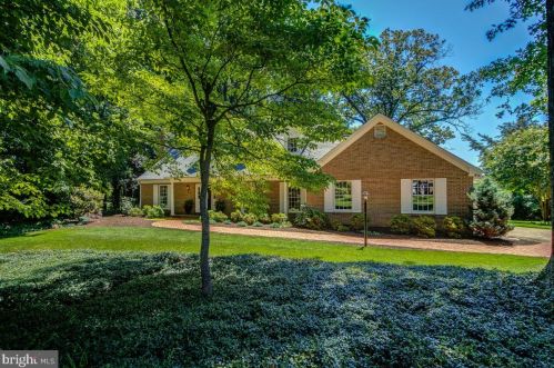 3827 Delashmutt Dr, Haymarket, VA 20169-1819