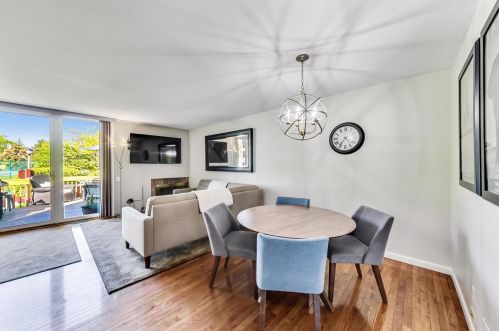 16 Oak Tree Ct, Elmhurst, IL 60126-5231