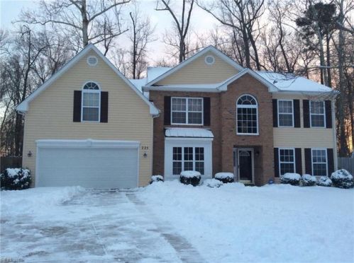 225 Bayberry Ln, Yorktown, VA 23693-3912