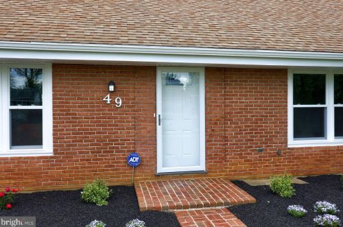 49 Glen Moore Cir, Lancaster, PA 17601-4055