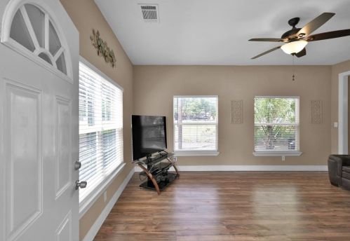 308 Phillips St, Conroe, TX 77301-2817
