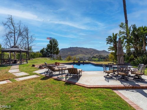 28842 Michelle Dr, Calabasas, CA 91301-2131