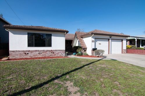 1121 Alameda St, Manteca, CA 95336-4141