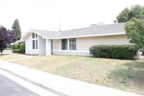 207 Burgan Ave, Clovis, CA 93611-0607