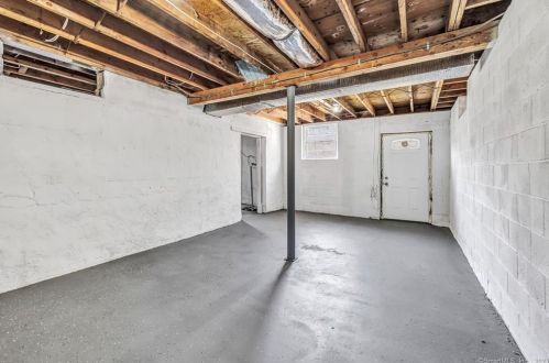 85 Walnut St, Upper Stepney CT  06468-2509 exterior