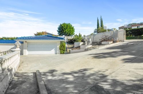 13941 Summit Dr, Whittier, CA 90602-1952