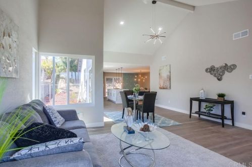 1461 Darwin Dr, Oceanside CA  92056-3042 exterior