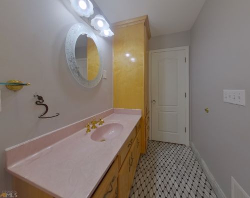 160 Crown Oaks Dr, Stockbridge, GA 30281-7113