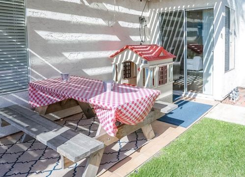 1894 Timber Trl, Vista CA 92081-7326 exterior