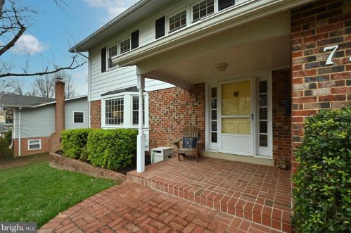 7724 Carrleigh Pkwy, Springfield VA  22152-1307 exterior