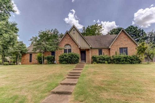 1368 Fox Trace Dr, Cordova, TN 38016-5762