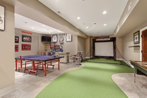 6403 Garfield Ave, Willowbrook IL  60527-5237 exterior