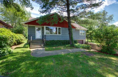 696 2nd St, Crete, IL 60417-2040
