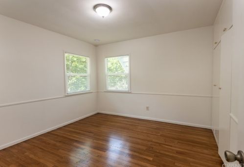 1545 Riverside Dr, Glendale CA 91201-3824 exterior