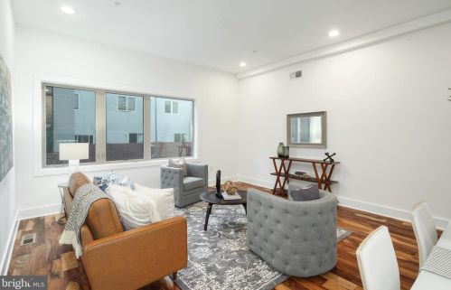 146 Front St, Philadelphia PA 19106-0020 exterior