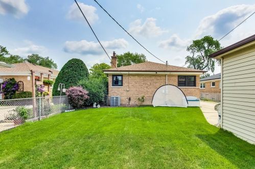 8426 Oleander Ave, Niles IL  60714-2054 exterior