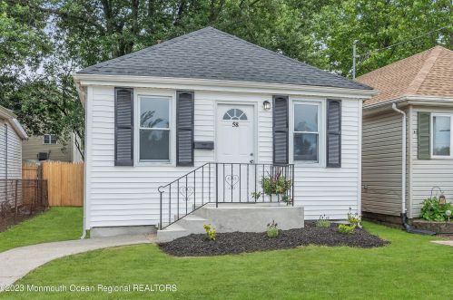 58 Bergen Ave, Middletown, NJ 07748-5404