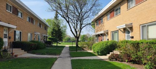 445 Lincoln St, Mount Prospect, IL 60056-3328