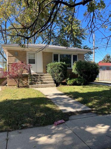 586 Calhoun Ave, Calumet City, IL 60409-3805