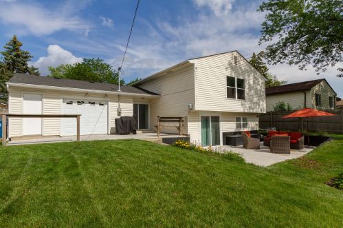 6976 Plumtree Ln, Hanover Park, IL 60133-3431