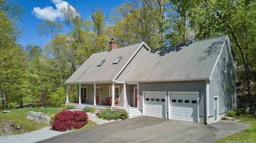 79 Maple St, Chester, CT 06412-1313