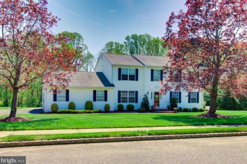 44 Long Acre Dr, Upper Freehold Township, NJ 08514-1620
